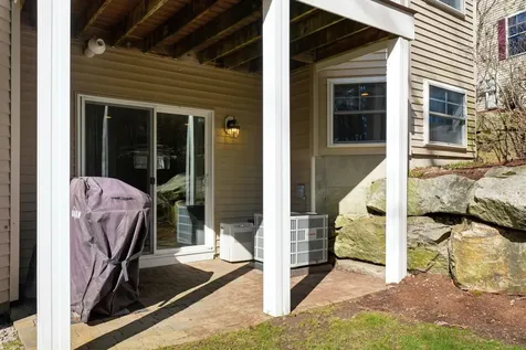 4 Manor Drive Hooksett NH 03106