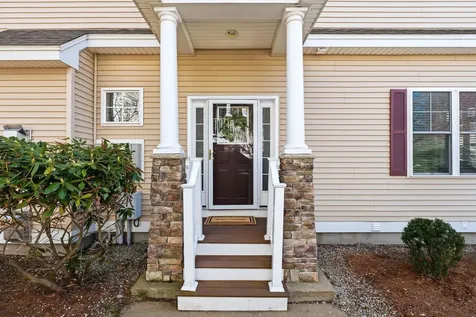 4 Manor Drive Hooksett NH 03106