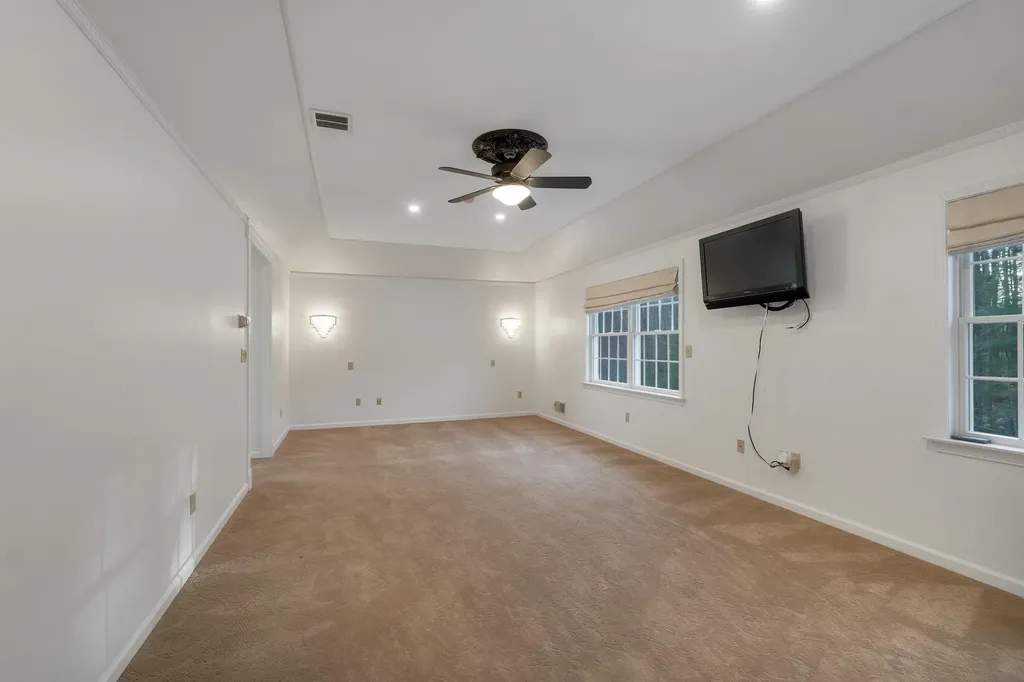 34 Stowecroft Drive Hampton NH 03842