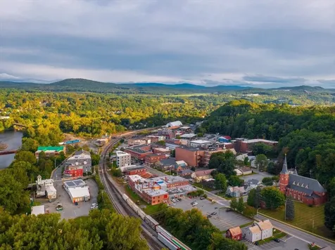 15 Railroad Row Hartford VT 05001