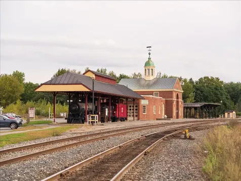 15 Railroad Row Hartford VT 05001