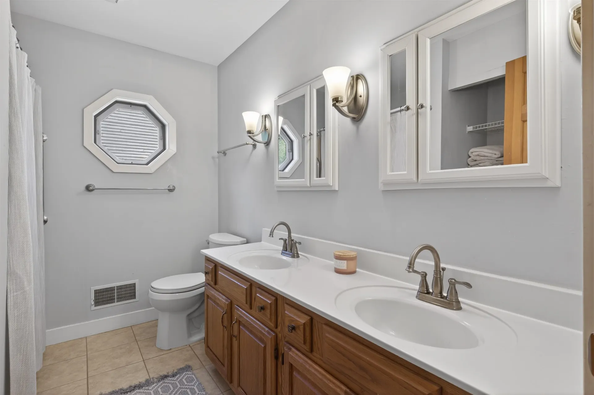 24 Swaan Drive Lee NH 03861