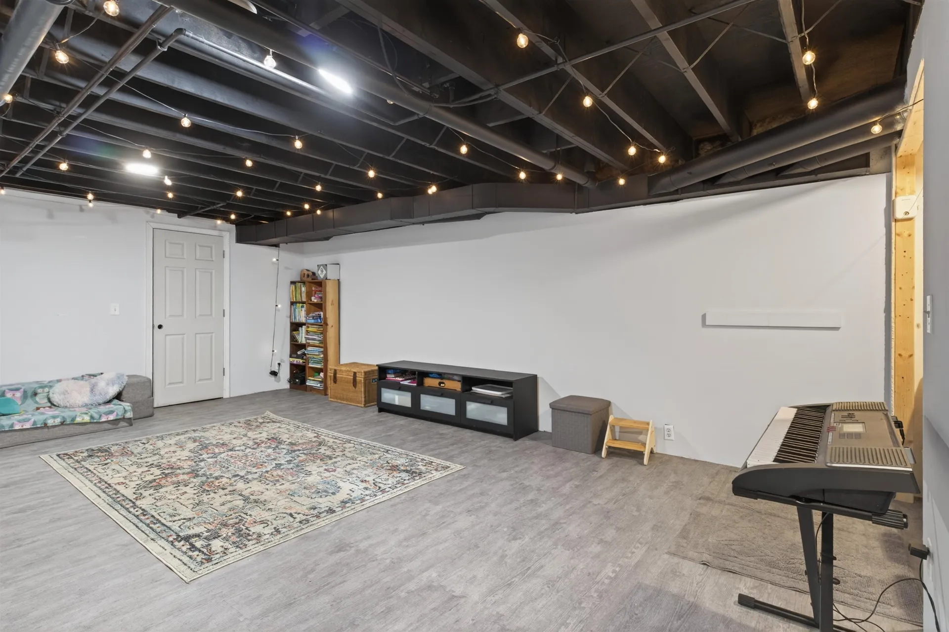 24 Swaan Drive Lee NH 03861