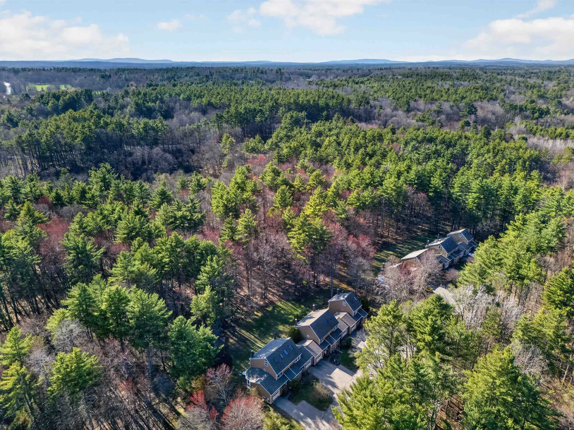 24 Swaan Drive Lee NH 03861