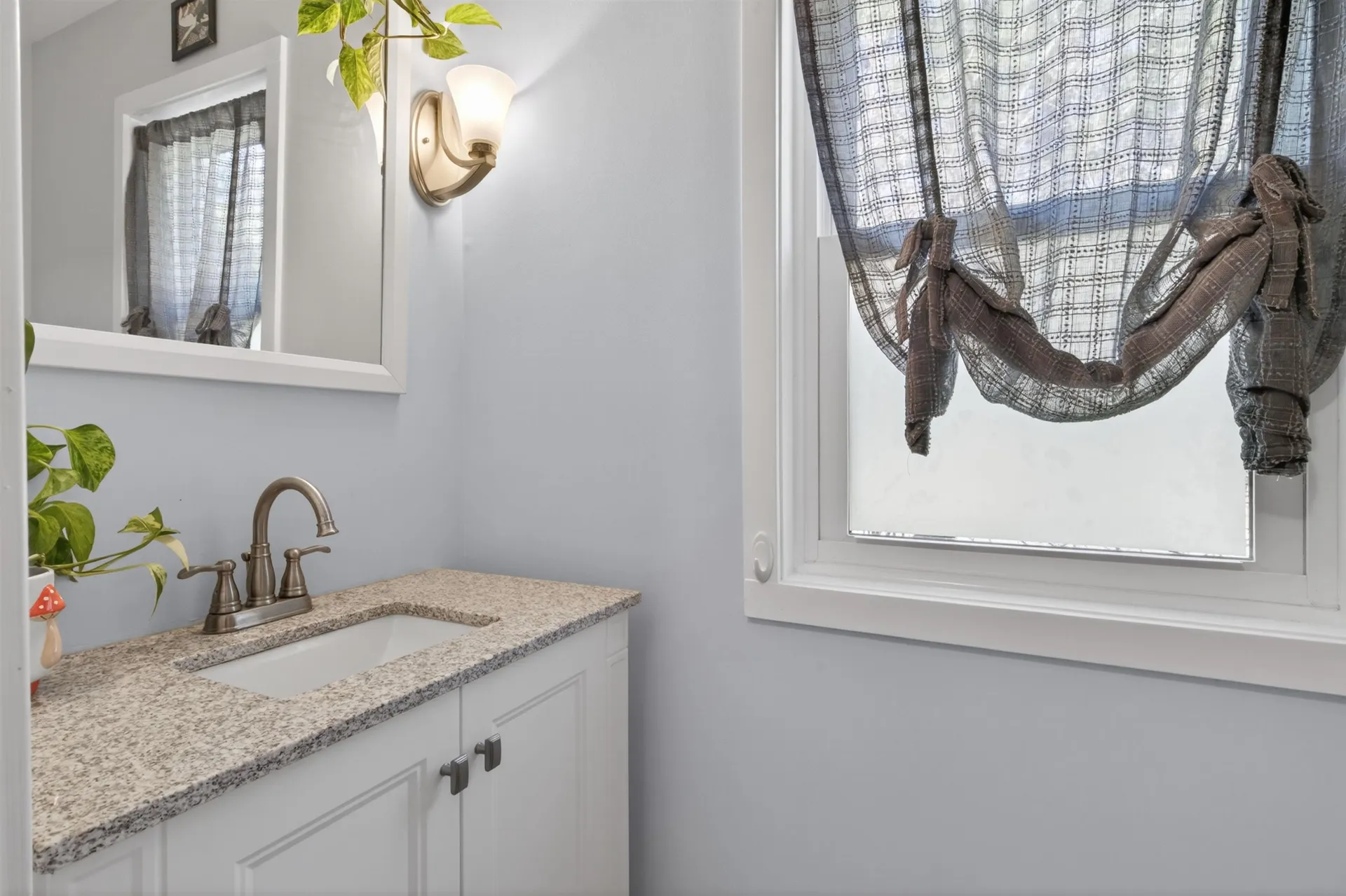 24 Swaan Drive Lee NH 03861