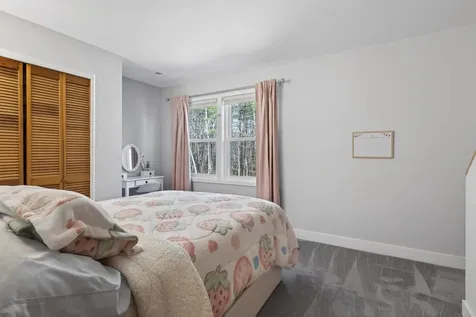24 Swaan Drive Lee NH 03861