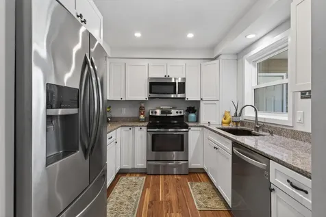 24 Swaan Drive Lee NH 03861
