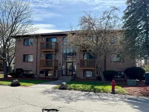 7 Lancelot Court Salem NH 03079