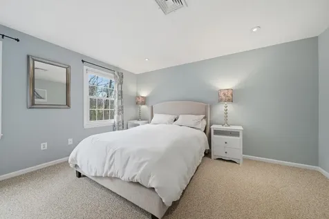 424 Fox Hollow Way Manchester NH 03104