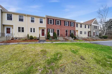 424 Fox Hollow Way Manchester NH 03104