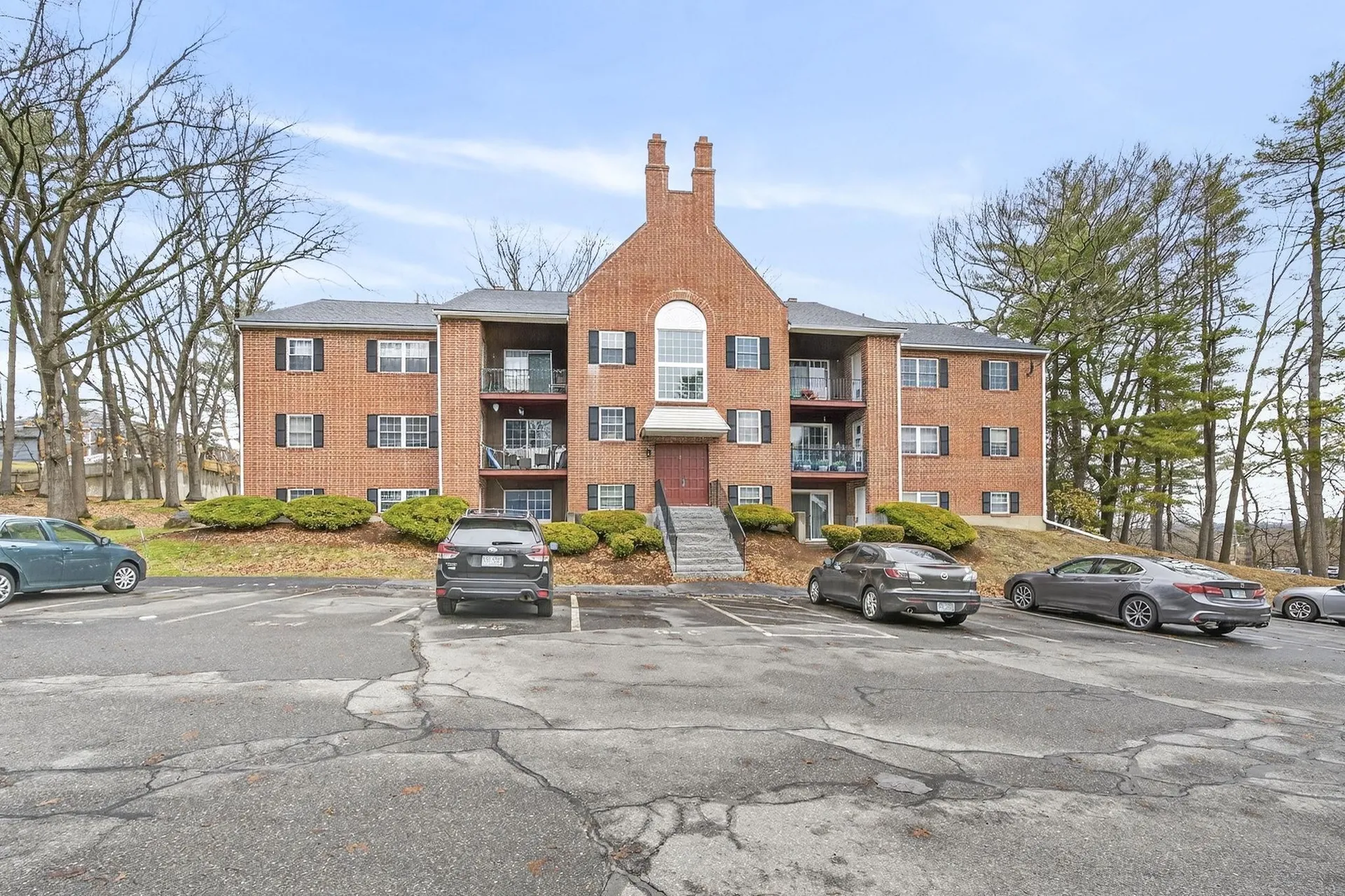 3 Louisburg Square Nashua NH 03060