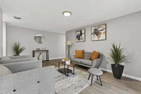 3 Louisburg Square Nashua NH 03060