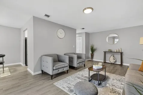 3 Louisburg Square Nashua NH 03060