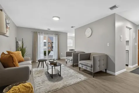 3 Louisburg Square Nashua NH 03060