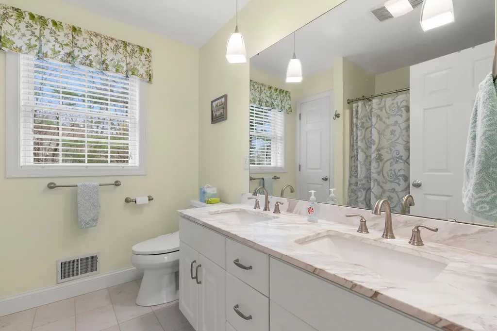 26 Greenfield Drive Plaistow NH 03865