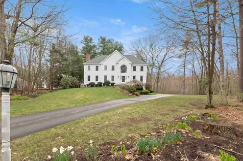 26 Greenfield Drive Plaistow NH 03865