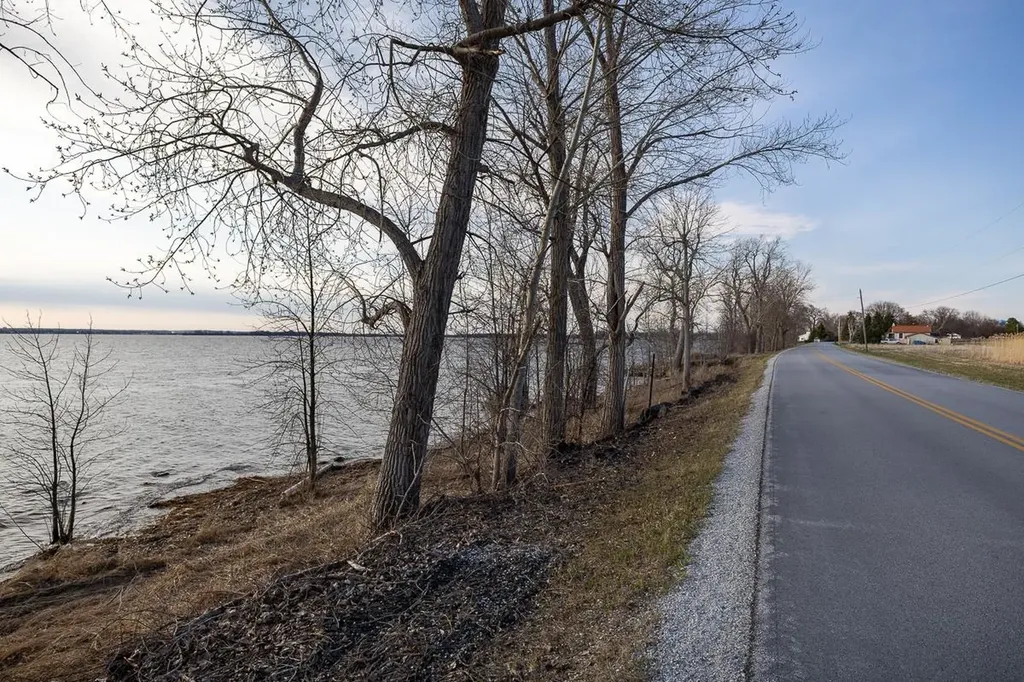 39 West Shore Road Alburgh VT 05440