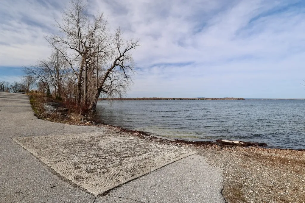 39 West Shore Road Alburgh VT 05440