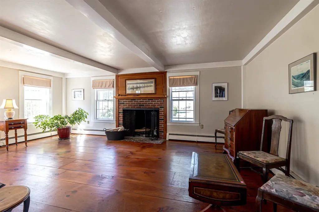 114 Hopkinton Road Concord NH 03301