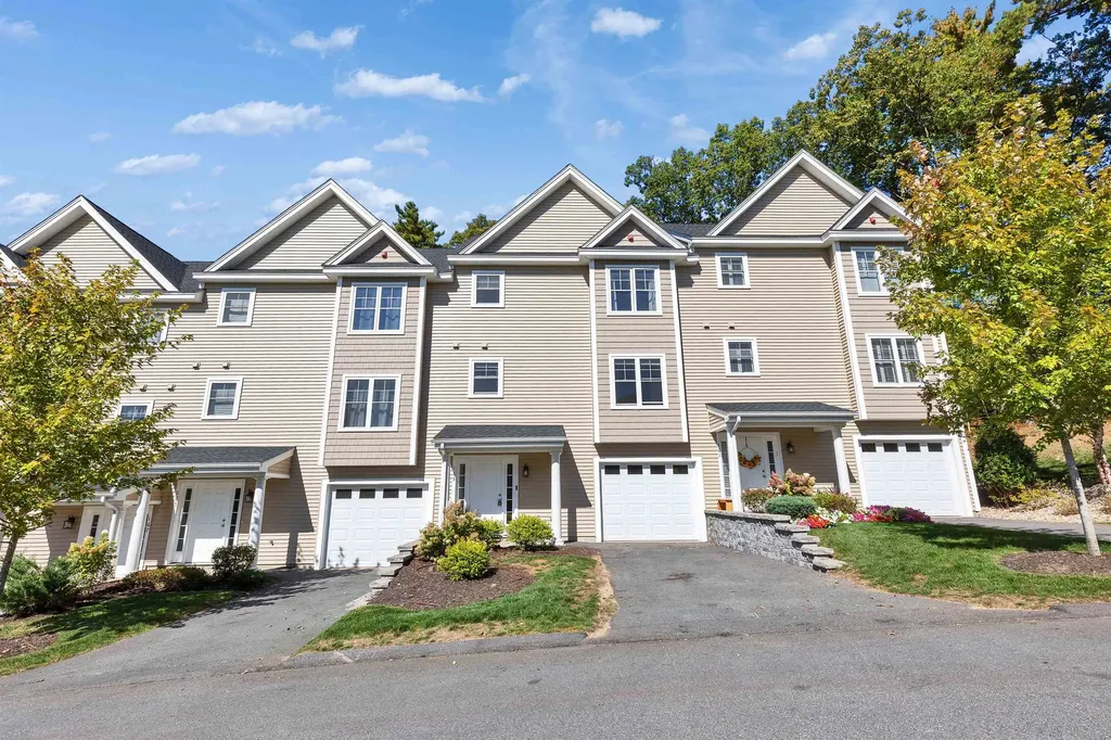 163 Woodview Way Manchester NH 03102