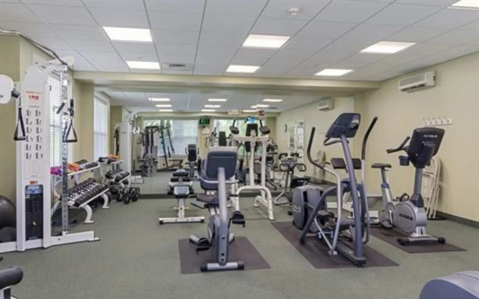 163 Woodview Way Manchester NH 03102