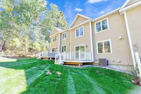 163 Woodview Way Manchester NH 03102