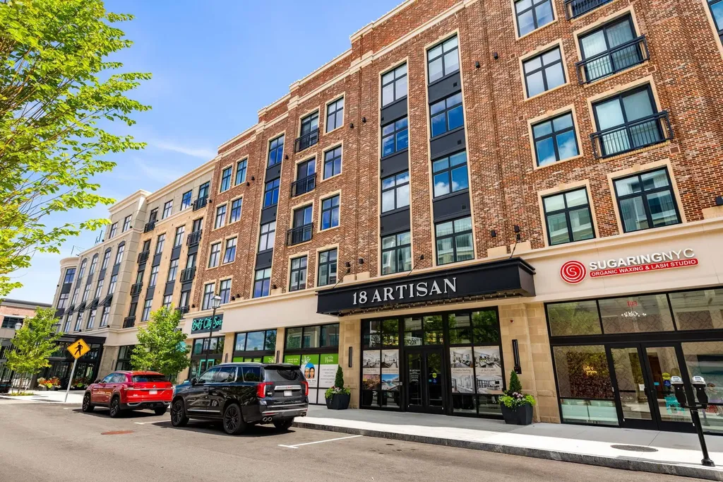 18 Artisan Drive Salem NH 03079