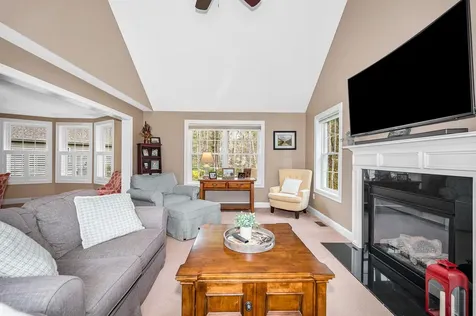 12 Harmony Lane Pelham NH 03076