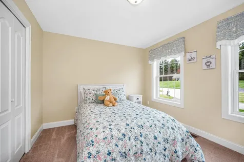 12 Harmony Lane Pelham NH 03076