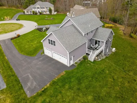 12 Harmony Lane Pelham NH 03076