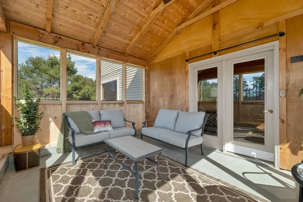 12 Hummingbird Lane Standish ME 04085
