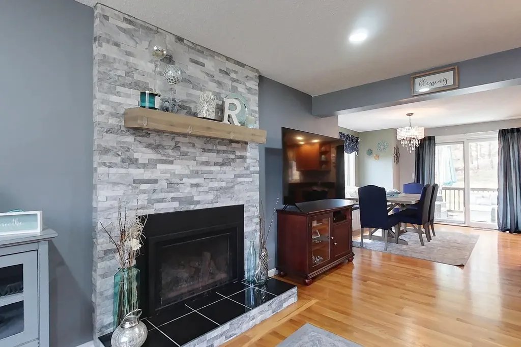 21 Gloucester Lane Nashua NH 03063