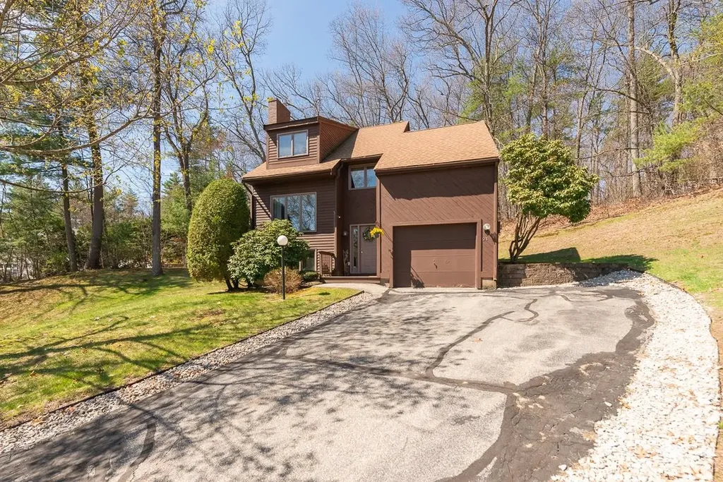 21 Gloucester Lane Nashua NH 03063