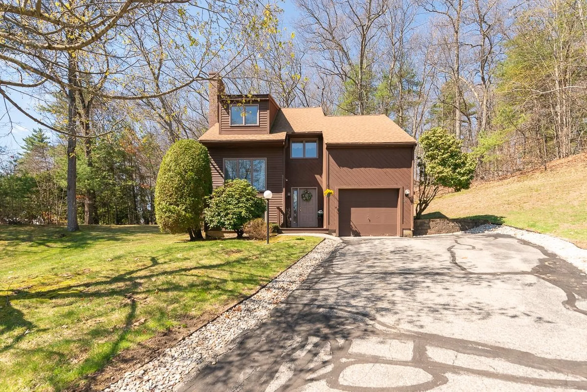 21 Gloucester Lane Nashua NH 03063