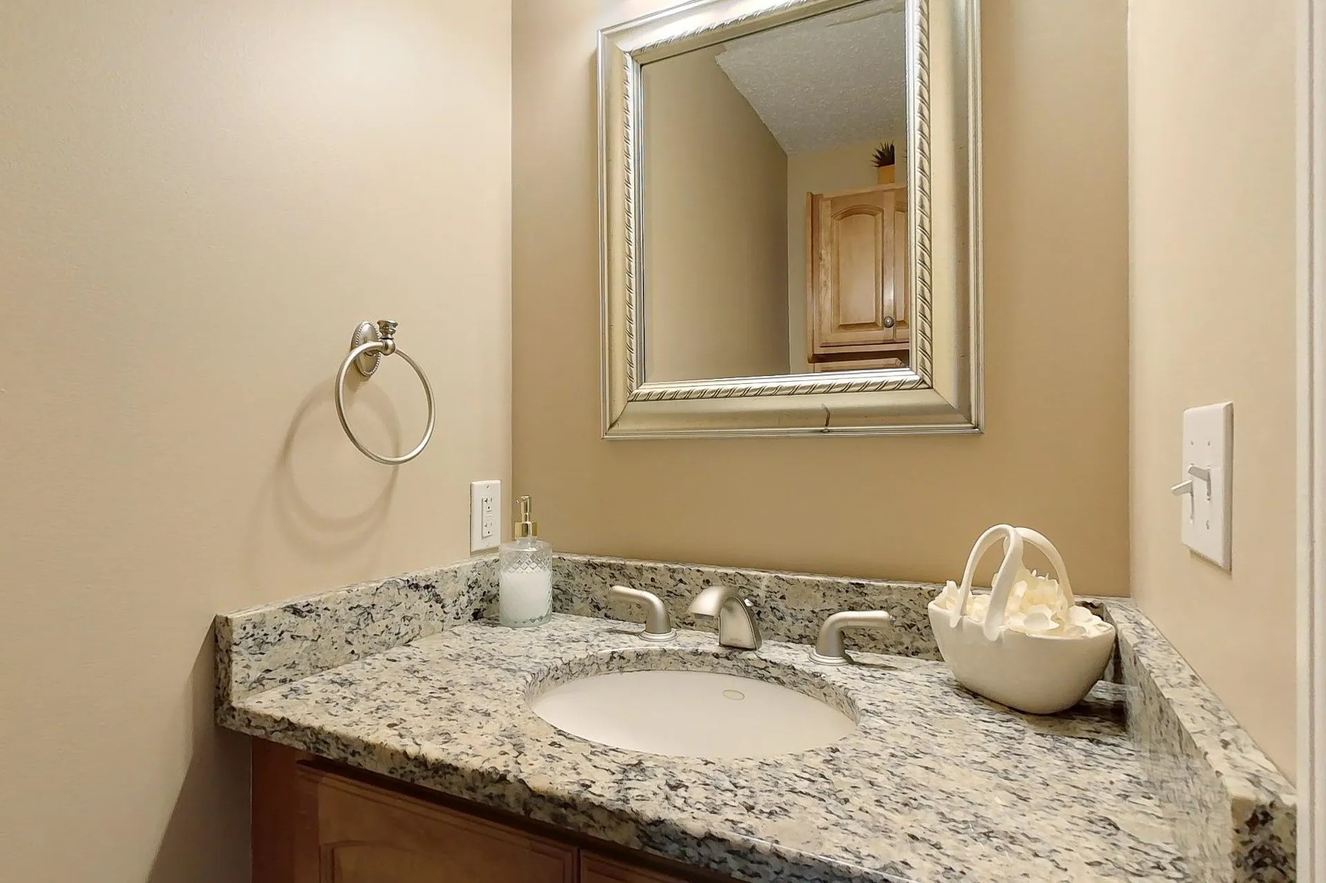 21 Gloucester Lane Nashua NH 03063