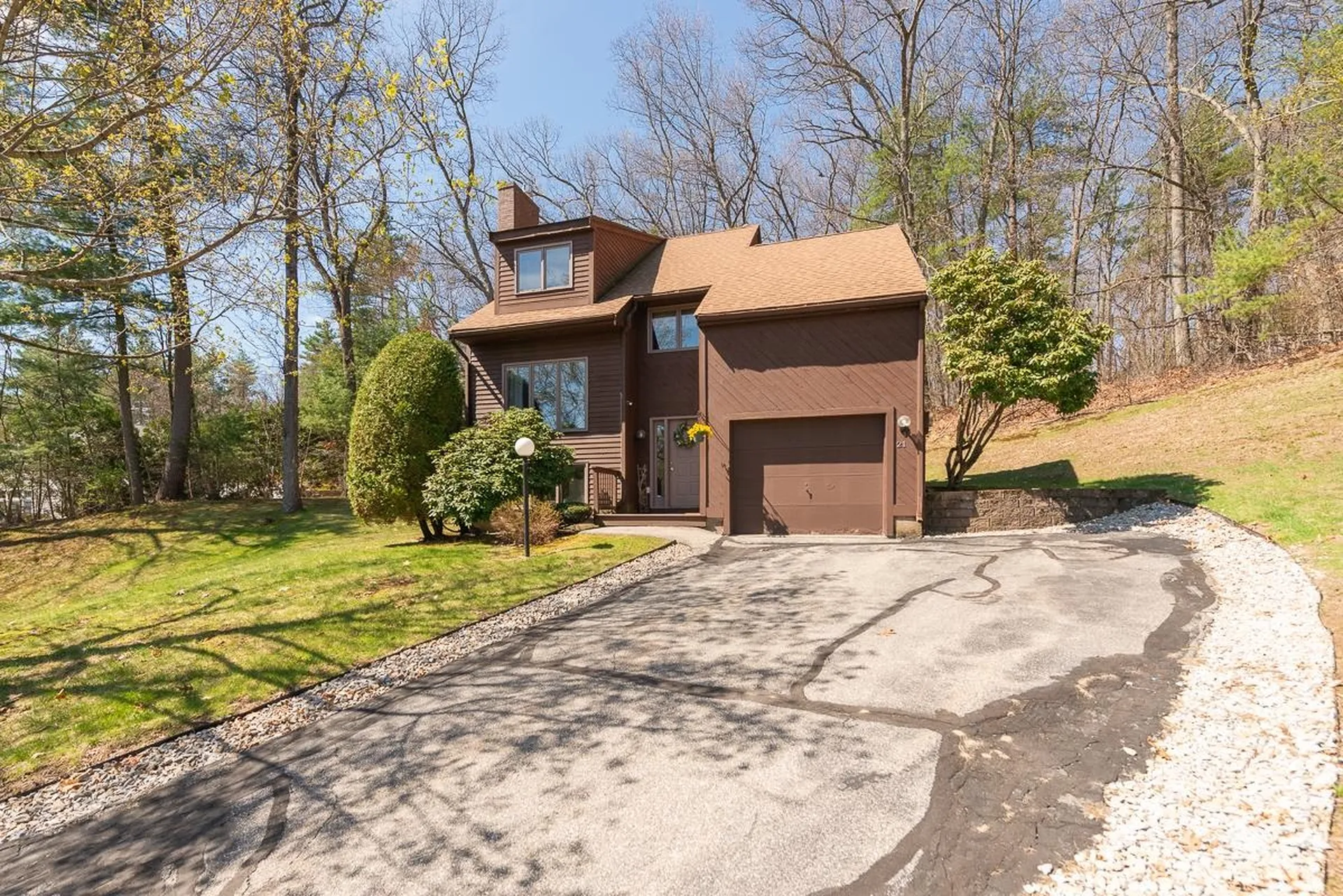21 Gloucester Lane Nashua NH 03063