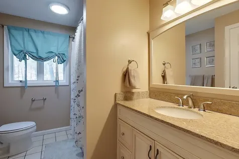 21 Gloucester Lane Nashua NH 03063