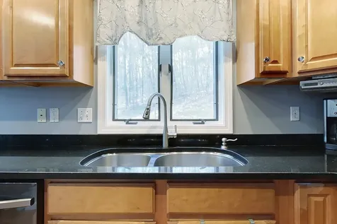 21 Gloucester Lane Nashua NH 03063