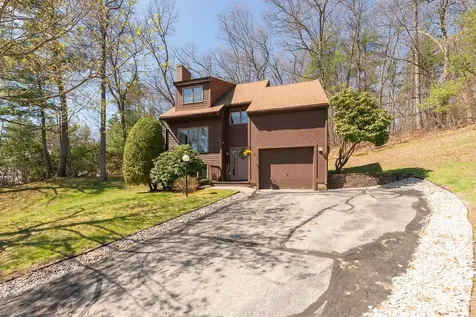 21 Gloucester Lane Nashua NH 03063