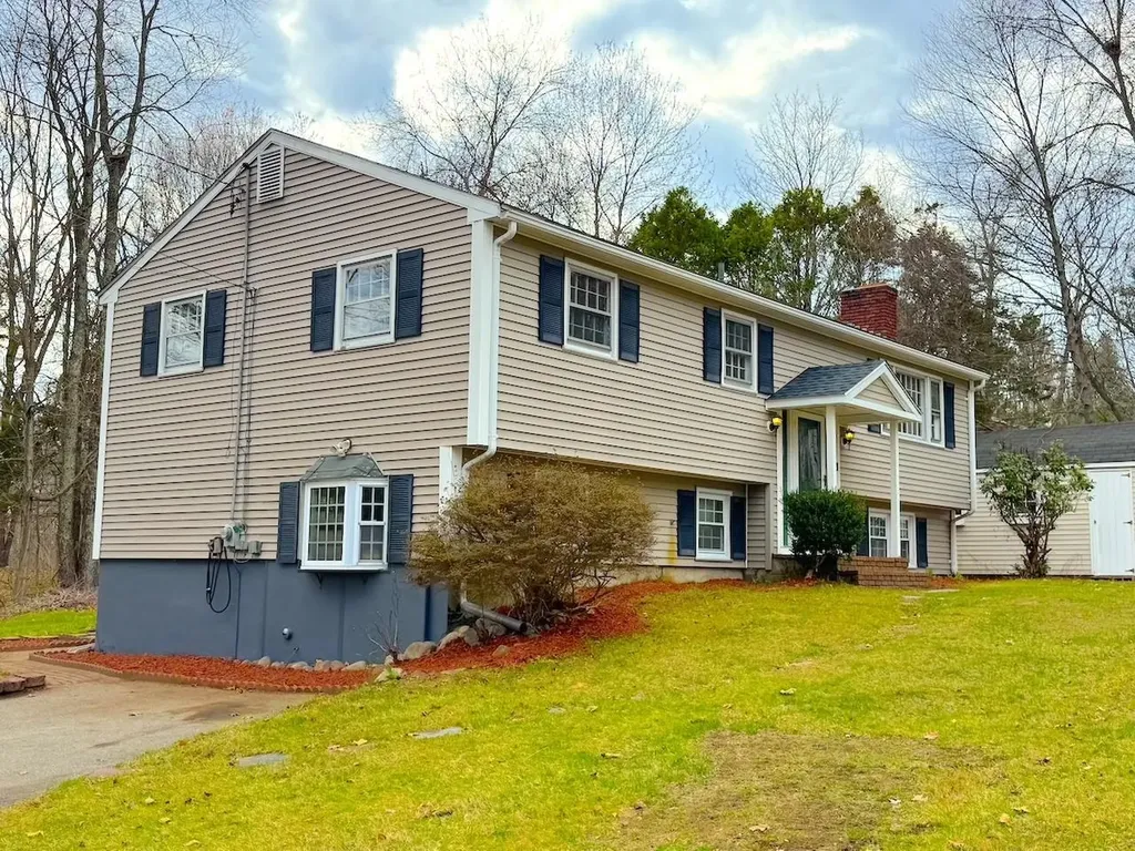 30 Highland Street Newton NH 03858