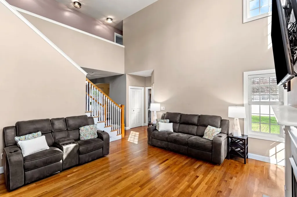 30 Hunter Mill Way Londonderry NH 03053
