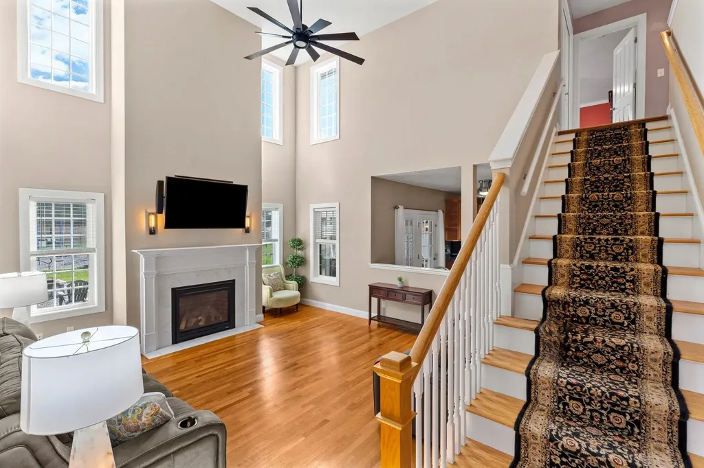 30 Hunter Mill Way Londonderry NH 03053