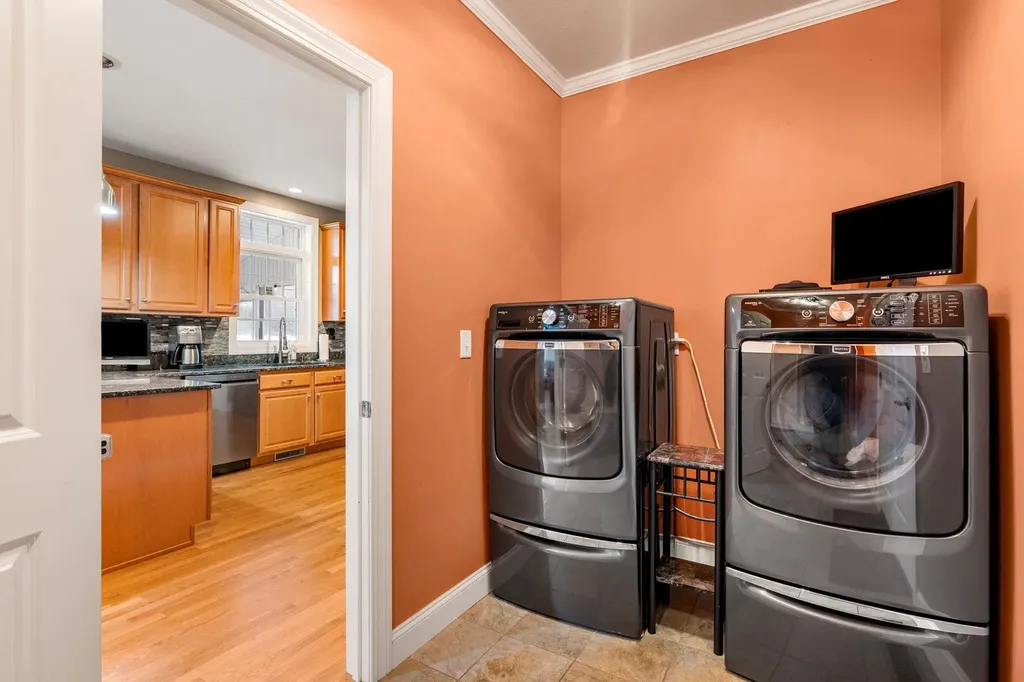 30 Hunter Mill Way Londonderry NH 03053