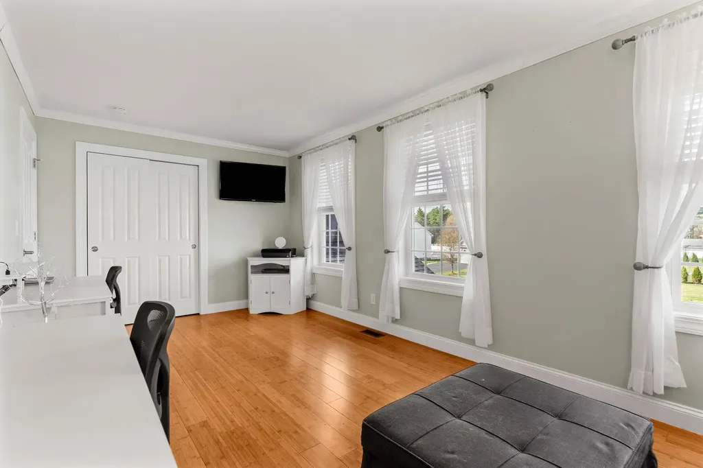 30 Hunter Mill Way Londonderry NH 03053