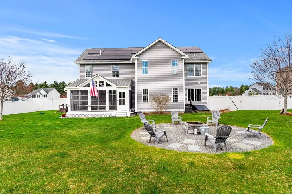 30 Hunter Mill Way Londonderry NH 03053