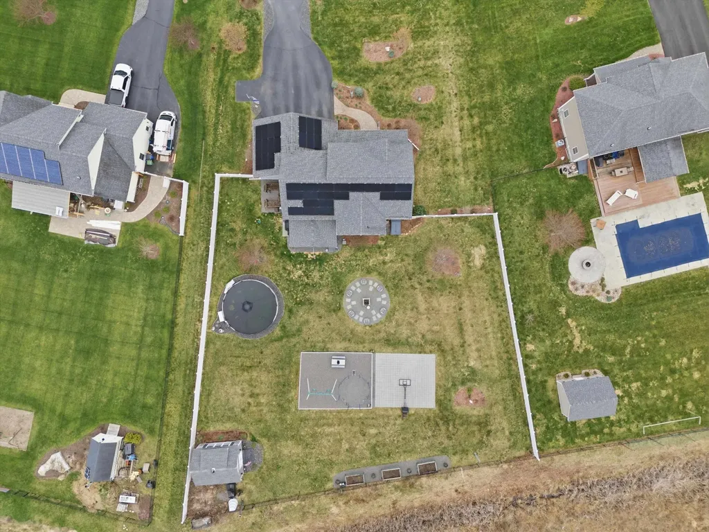 30 Hunter Mill Way Londonderry NH 03053