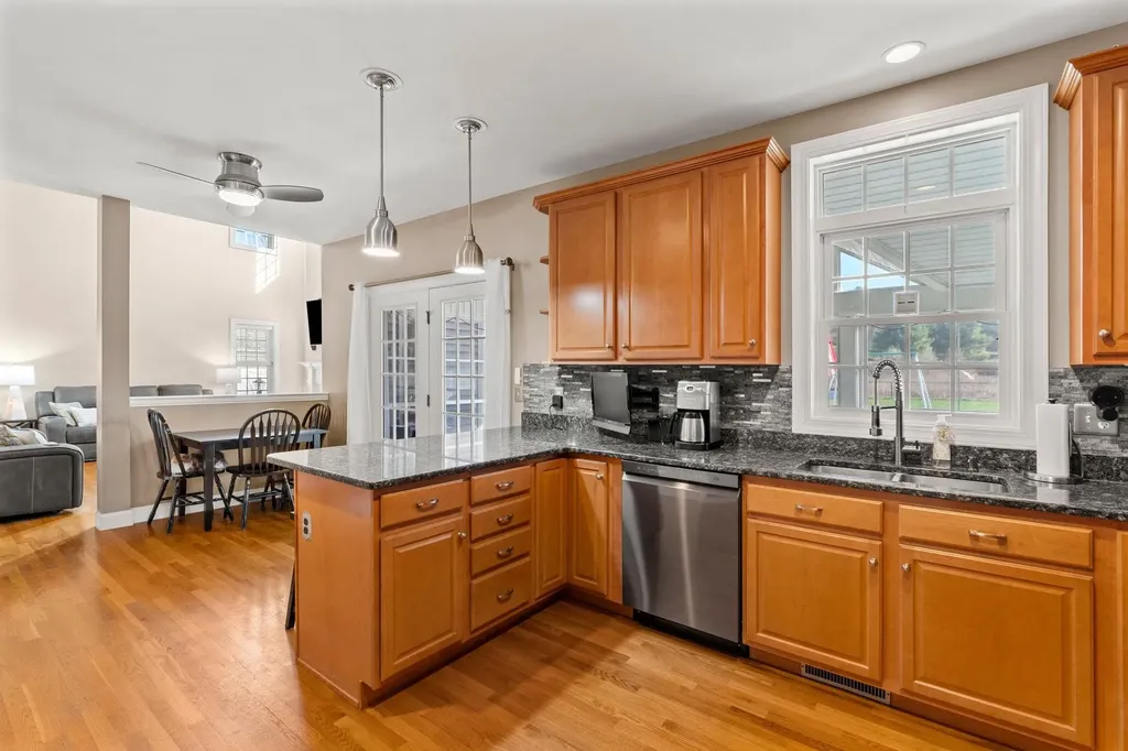 30 Hunter Mill Way Londonderry NH 03053
