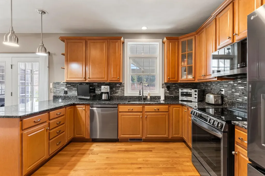 30 Hunter Mill Way Londonderry NH 03053