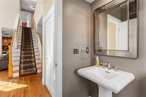 30 Hunter Mill Way Londonderry NH 03053