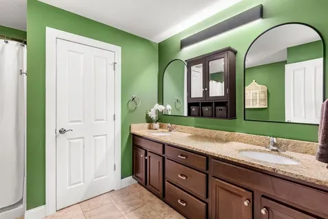 30 Hunter Mill Way Londonderry NH 03053
